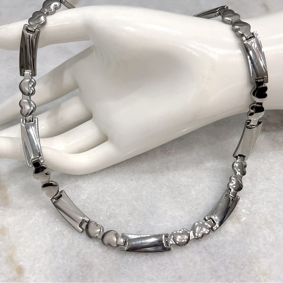 Hearts and Kisses Silver Necklace - Picture 1 of 10